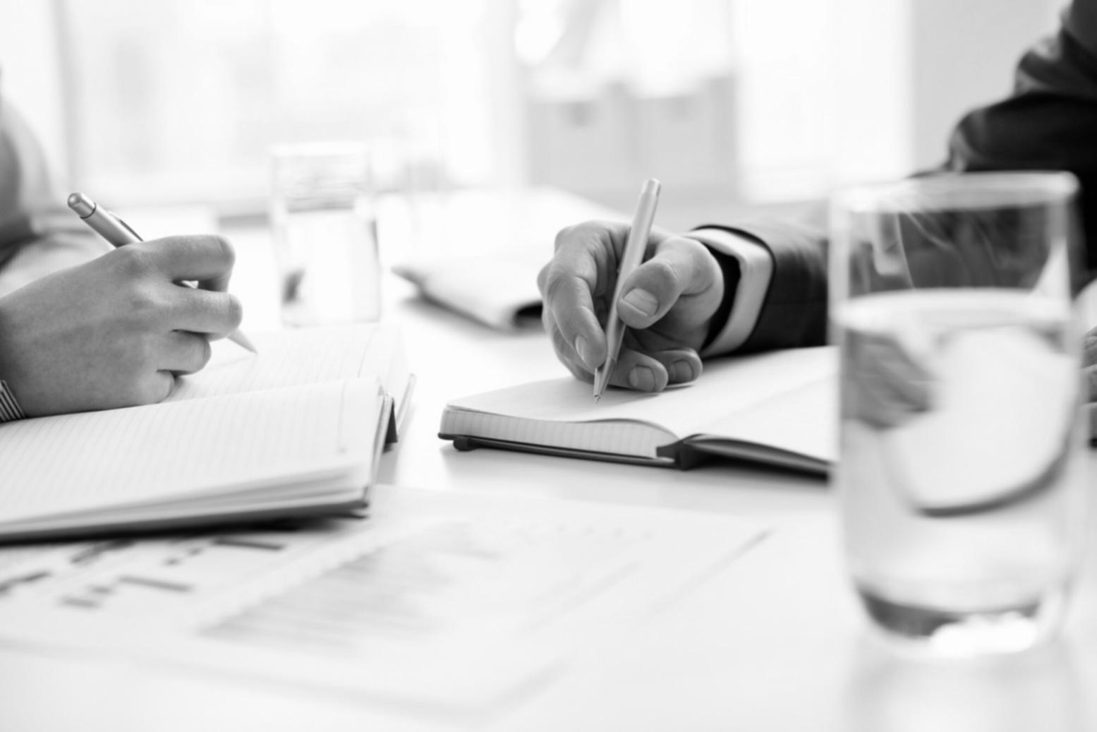 Étudiants travaillant sur leurs projets startup
